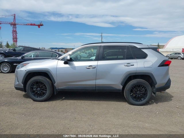 2T3B1RFV3KC038982 Toyota RAV4 LE