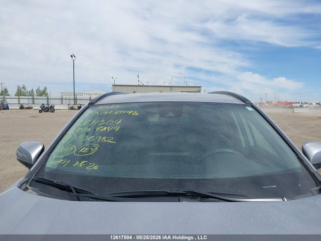 2T3B1RFV3KC038982 Toyota RAV4 LE