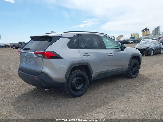 2T3B1RFV3KC038982 Toyota RAV4 LE