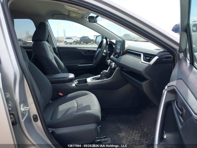 2T3B1RFV3KC038982 Toyota RAV4 LE