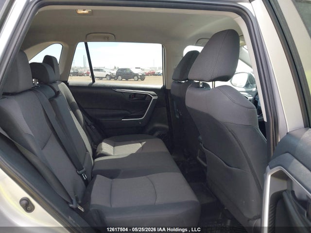 2T3B1RFV3KC038982 Toyota RAV4 LE