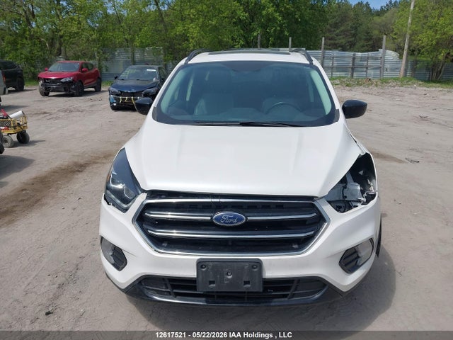 12617521 :رقم المزاد ، 1FMCU0G91HUE58555 vin ، 2017 Ford Escape Se مزاد بيع