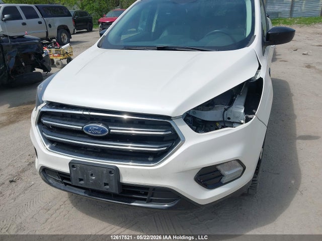 12617521 :رقم المزاد ، 1FMCU0G91HUE58555 vin ، 2017 Ford Escape Se مزاد بيع
