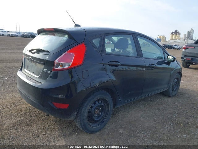12617529 :رقم المزاد ، 3FADP4EJ1FM131486 vin ، 2015 Ford Fiesta Se مزاد بيع