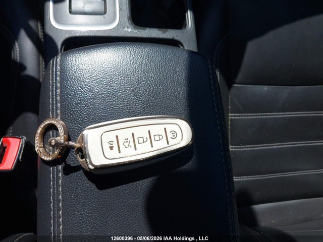 Продажа на аукционе авто 2017 Ford Escape Titanium, vin: 1FMCU9J97HUE40400, номер лота: 12600396