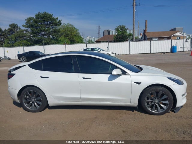 12617578 :رقم المزاد ، 5YJ3E1EB0NF194861 vin ، 2022 Tesla Model 3 Long Range مزاد بيع