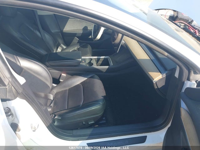 12617578 :رقم المزاد ، 5YJ3E1EB0NF194861 vin ، 2022 Tesla Model 3 Long Range مزاد بيع