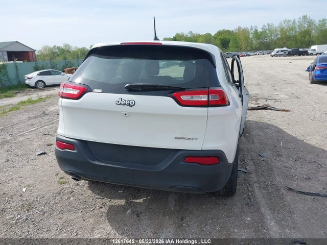 1C4PJLAB0FW585262 Jeep Cherokee Sport