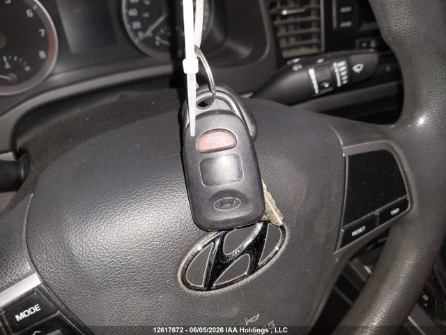 Продажа на аукционе авто 2017 Hyundai Elantra, vin: 5NPD74LF4HH106857, номер лота: 12617672