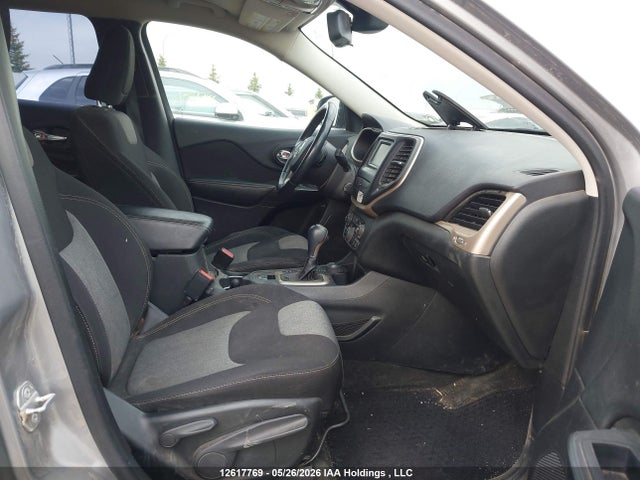 2015 Jeep Cherokee Sport მანქანა იყიდება აუქციონზე, vin: 1C4PJMAS3FW716674, აუქციონის ნომერი: 12617769
