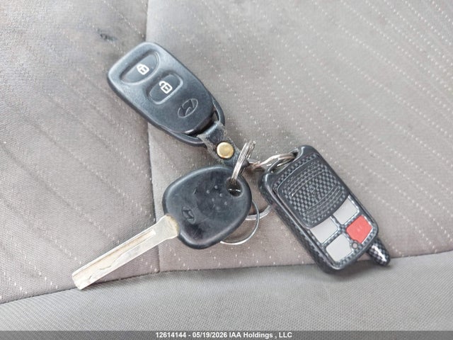 KMHCU4AE6GU995028 Hyundai ACCENT GLS