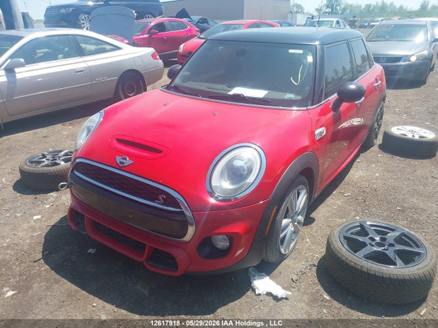 Mini 5 Door Cooper S 2015 WMWXU3C51F2B62549 Image 2