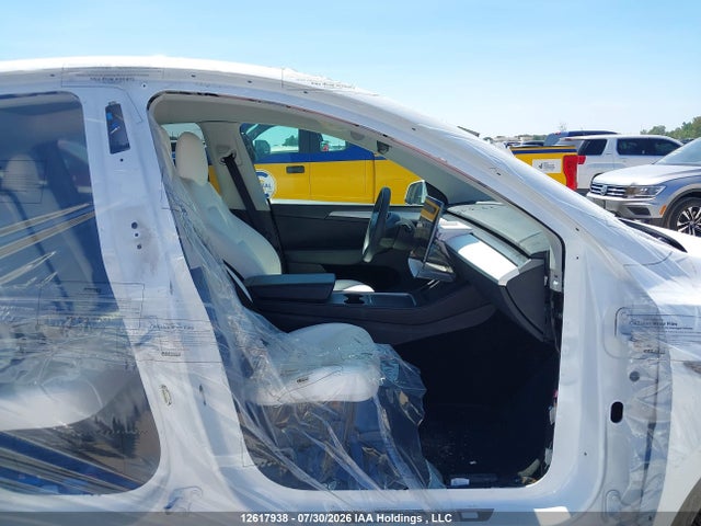 Tesla Model Y Long Range 2022 7SAYGDEE1NF549826 Image 5