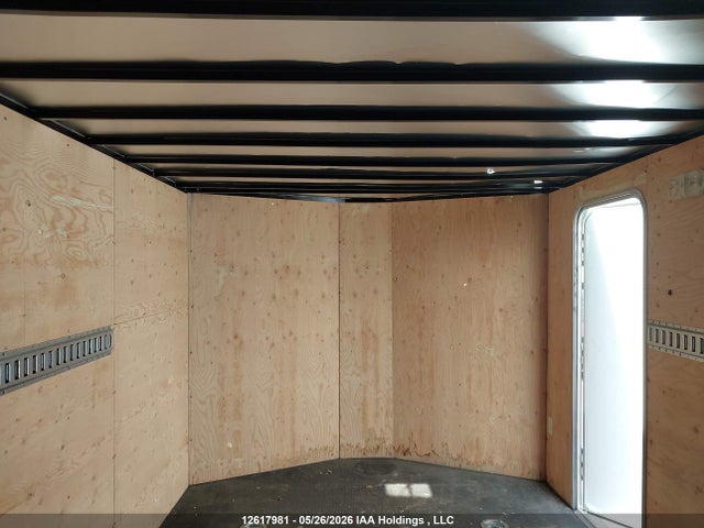 12617981 :رقم المزاد ، 2S9PK4316G3035673 vin ، 2016 Royal Cargo Lightning Enclosed مزاد بيع