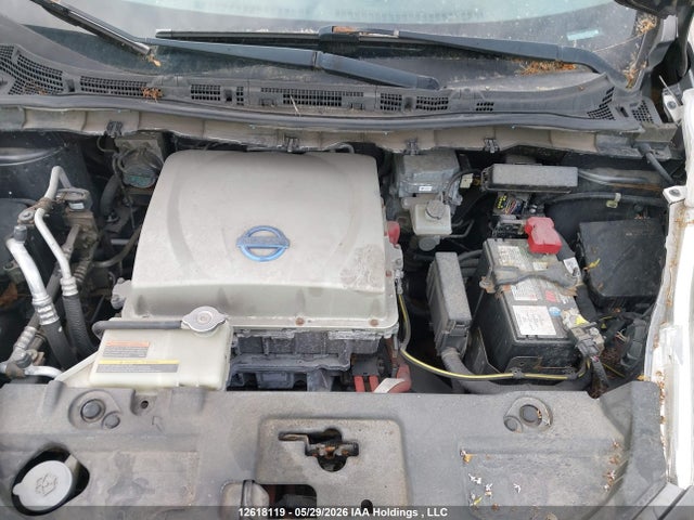12618119 :رقم المزاد ، 1N4AZ0CP0FC302095 vin ، 2015 Nissan Leaf مزاد بيع