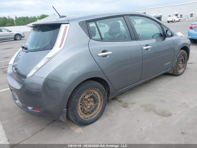 12618119 :رقم المزاد ، 1N4AZ0CP0FC302095 vin ، 2015 Nissan Leaf مزاد بيع