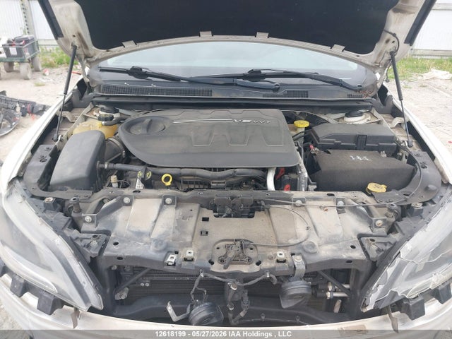 12618199 :رقم المزاد ، 1C3CCCAG0FN524069 vin ، 2015 Chrysler 200 مزاد بيع