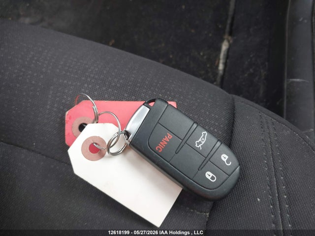 12618199 :رقم المزاد ، 1C3CCCAG0FN524069 vin ، 2015 Chrysler 200 مزاد بيع