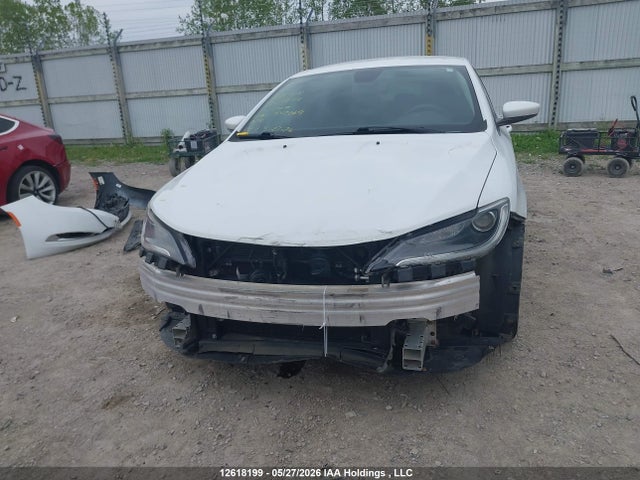 12618199 :رقم المزاد ، 1C3CCCAG0FN524069 vin ، 2015 Chrysler 200 مزاد بيع