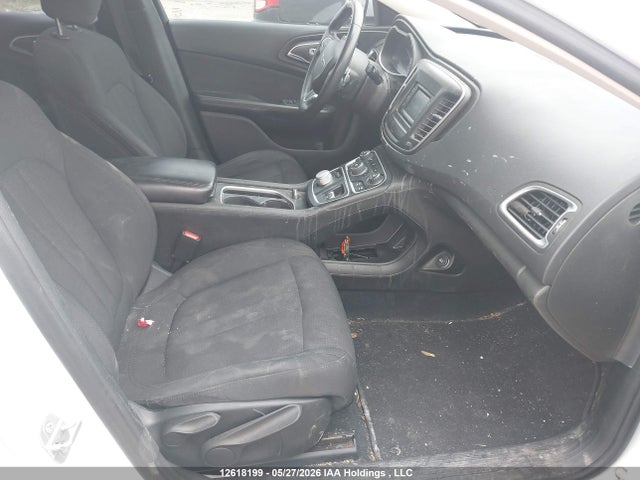 12618199 :رقم المزاد ، 1C3CCCAG0FN524069 vin ، 2015 Chrysler 200 مزاد بيع