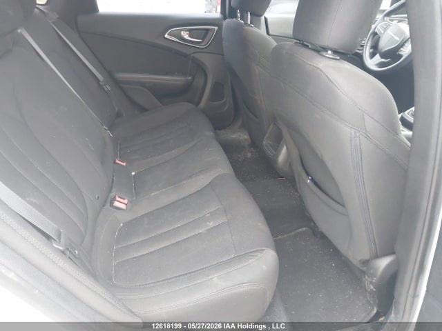 12618199 :رقم المزاد ، 1C3CCCAG0FN524069 vin ، 2015 Chrysler 200 مزاد بيع