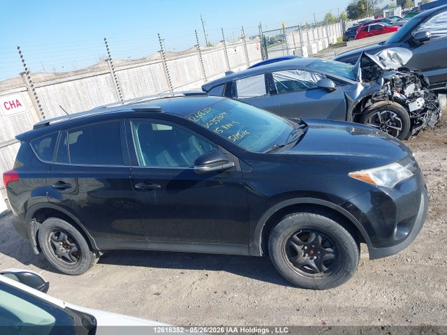 2T3BFREV0FW352029 Toyota RAV4 LE
