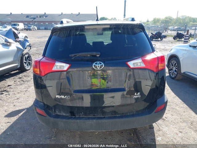 2T3BFREV0FW352029 Toyota RAV4 LE