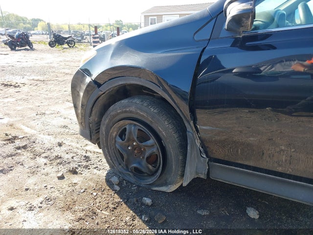 2T3BFREV0FW352029 Toyota RAV4 LE