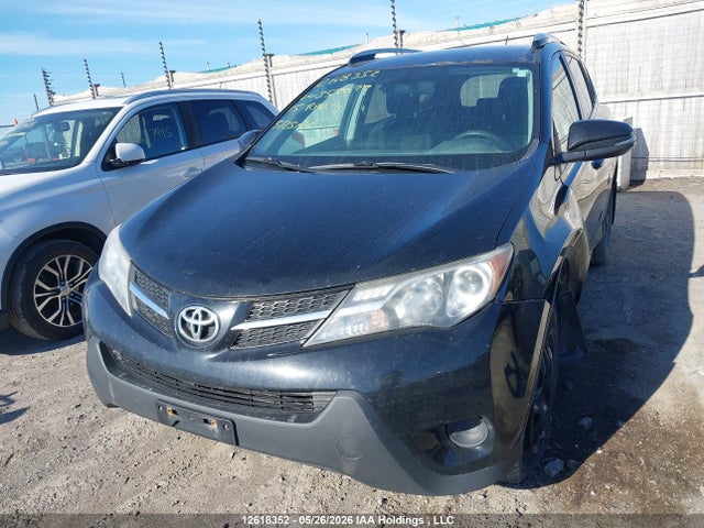 2T3BFREV0FW352029 Toyota RAV4 LE