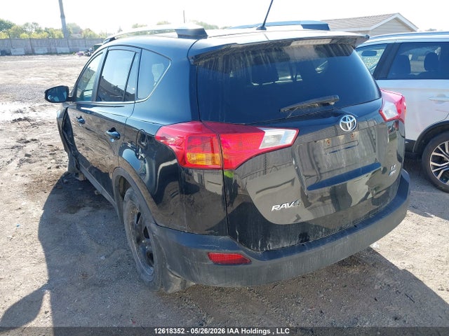 2T3BFREV0FW352029 Toyota RAV4 LE