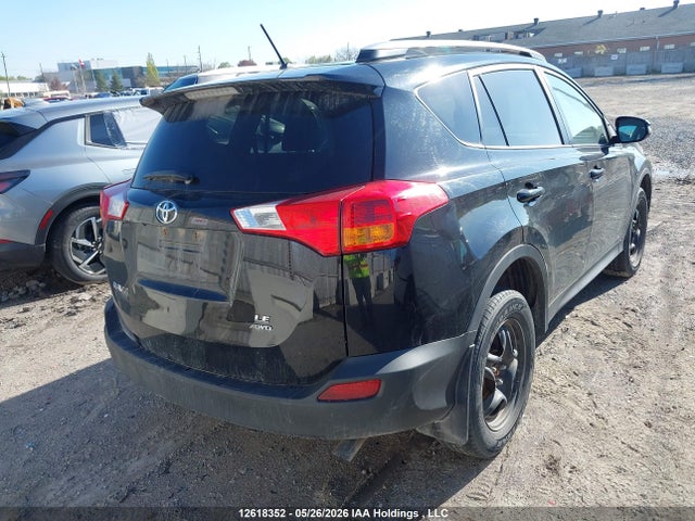 2T3BFREV0FW352029 Toyota RAV4 LE