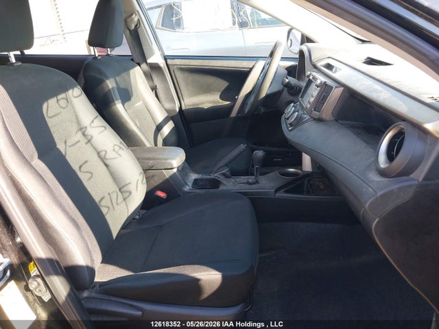2T3BFREV0FW352029 Toyota RAV4 LE