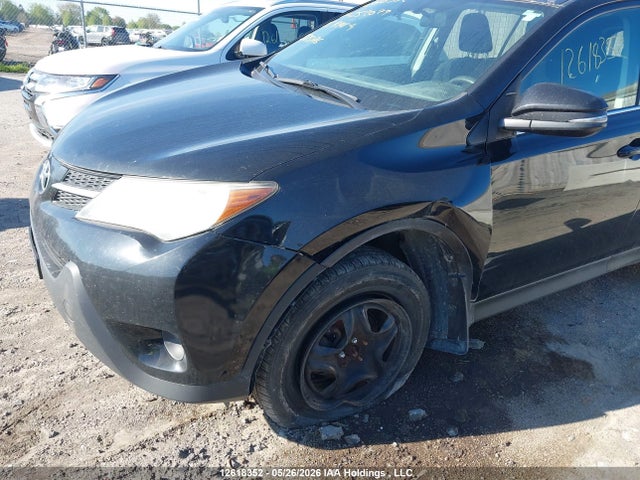 2T3BFREV0FW352029 Toyota RAV4 LE
