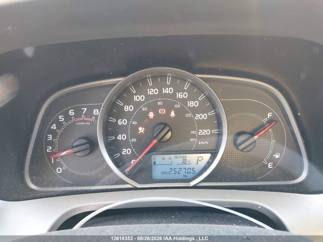 2T3BFREV0FW352029 Toyota RAV4 LE