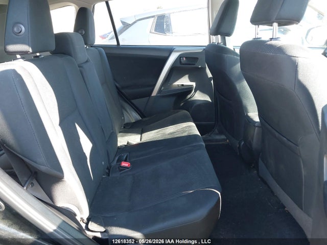 2T3BFREV0FW352029 Toyota RAV4 LE