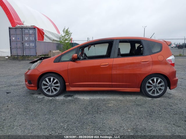 2013 Honda Fit Sport 5dr მანქანა იყიდება აუქციონზე, vin: LUCGE8H75D3005517, აუქციონის ნომერი: 12618391
