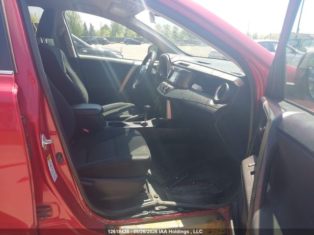 12618428 :رقم المزاد ، 2T3BFREV4FW321768 vin ، 2015 Toyota Rav4 مزاد بيع