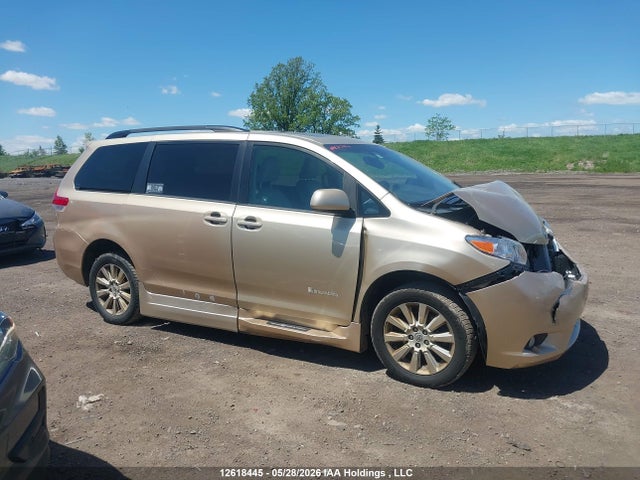 2013 Toyota Sienna Xle V6 მანქანა იყიდება აუქციონზე, vin: 5TDYK3DCXDS331495, აუქციონის ნომერი: 12618445