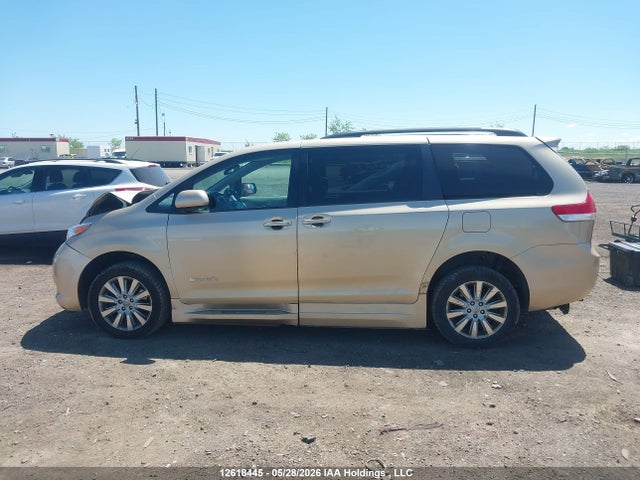 2013 Toyota Sienna Xle V6 მანქანა იყიდება აუქციონზე, vin: 5TDYK3DCXDS331495, აუქციონის ნომერი: 12618445