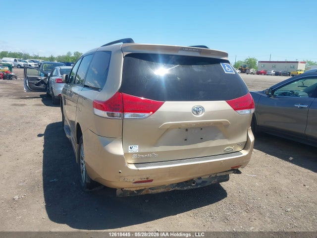 2013 Toyota Sienna Xle V6 მანქანა იყიდება აუქციონზე, vin: 5TDYK3DCXDS331495, აუქციონის ნომერი: 12618445
