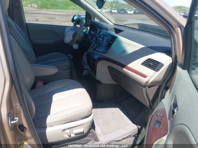 2013 Toyota Sienna Xle V6 მანქანა იყიდება აუქციონზე, vin: 5TDYK3DCXDS331495, აუქციონის ნომერი: 12618445