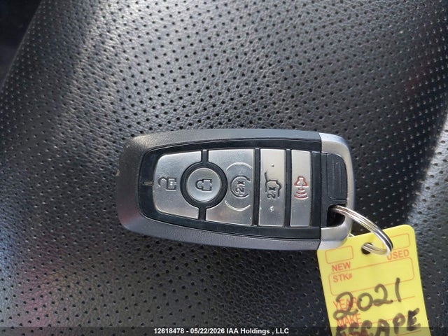1FMCU9J93MUA74994 Ford Escape Titanium
