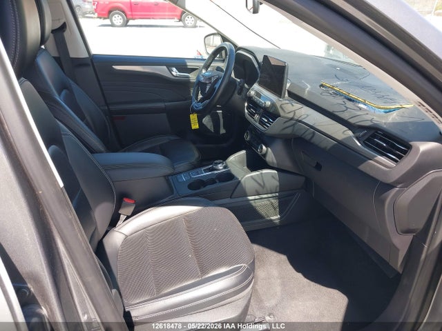 1FMCU9J93MUA74994 Ford Escape Titanium