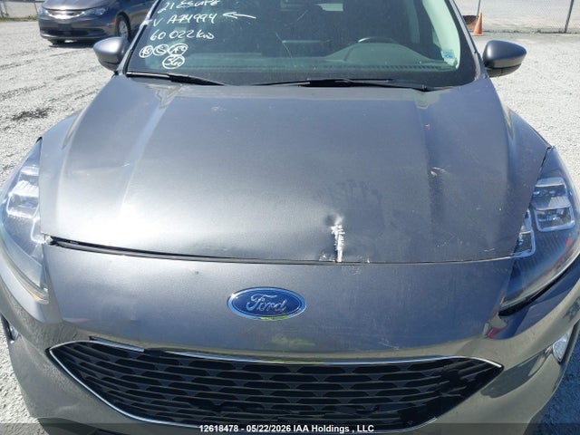 1FMCU9J93MUA74994 Ford Escape Titanium