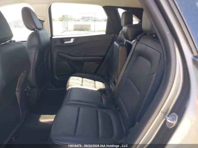 1FMCU9J93MUA74994 Ford Escape Titanium