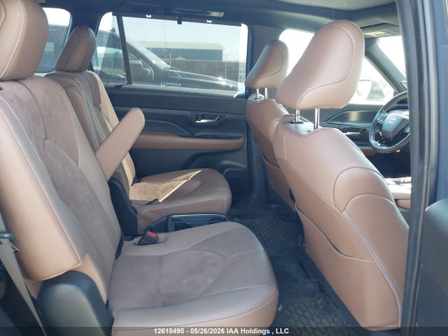 12618495 :رقم المزاد ، 5TDADAB50RS003627 vin ، 2024 Toyota Grand Highlander Hybrid Platinum مزاد بيع