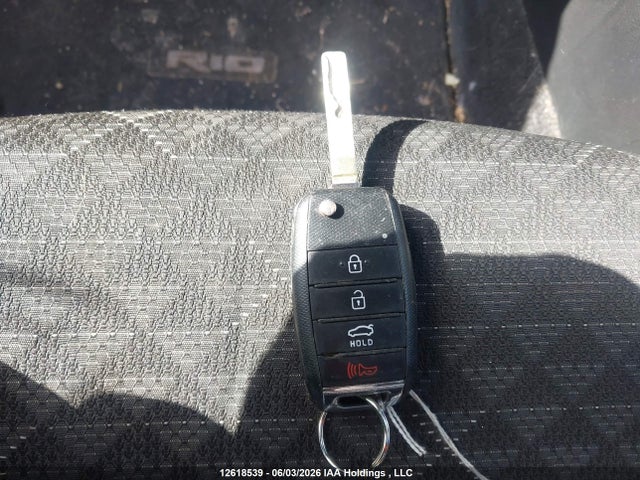 2020 Kia Rio მანქანა იყიდება აუქციონზე, vin: 3KPA24AD3LE335742, აუქციონის ნომერი: 12618539