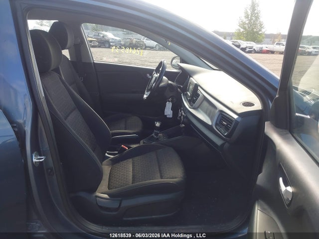 2020 Kia Rio მანქანა იყიდება აუქციონზე, vin: 3KPA24AD3LE335742, აუქციონის ნომერი: 12618539