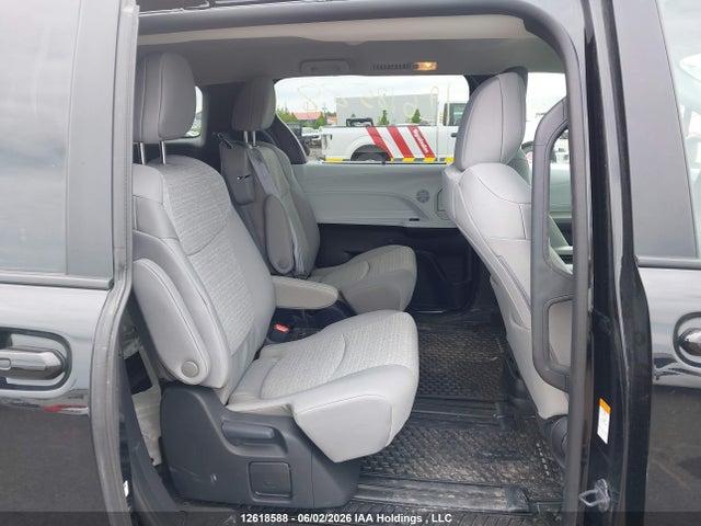 2025 Toyota Sienna Le 8-passenger მანქანა იყიდება აუქციონზე, vin: 5TDGRKEC9SS274445, აუქციონის ნომერი: 12618588