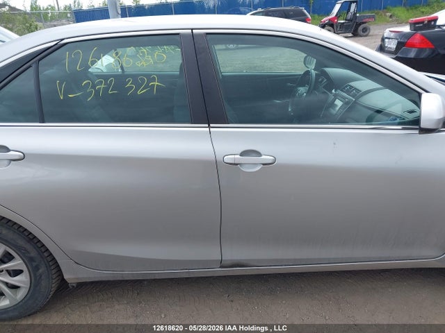 12618620 :رقم المزاد ، 4T1BF1FK7HU372327 vin ، 2017 Toyota Camry Le/xle/se/xse مزاد بيع